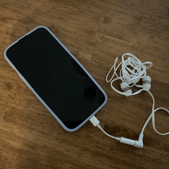 Apple Lightning to 3.5mm Headphone Jack Adapter model A1749 - Picture 6 of 6